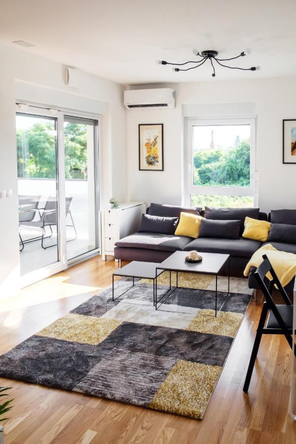 Blue Sky Apartment